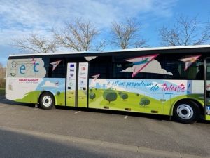 Logo E2C Grand Hainaut : en route avec le BIP - bus itinérant pédagogique
